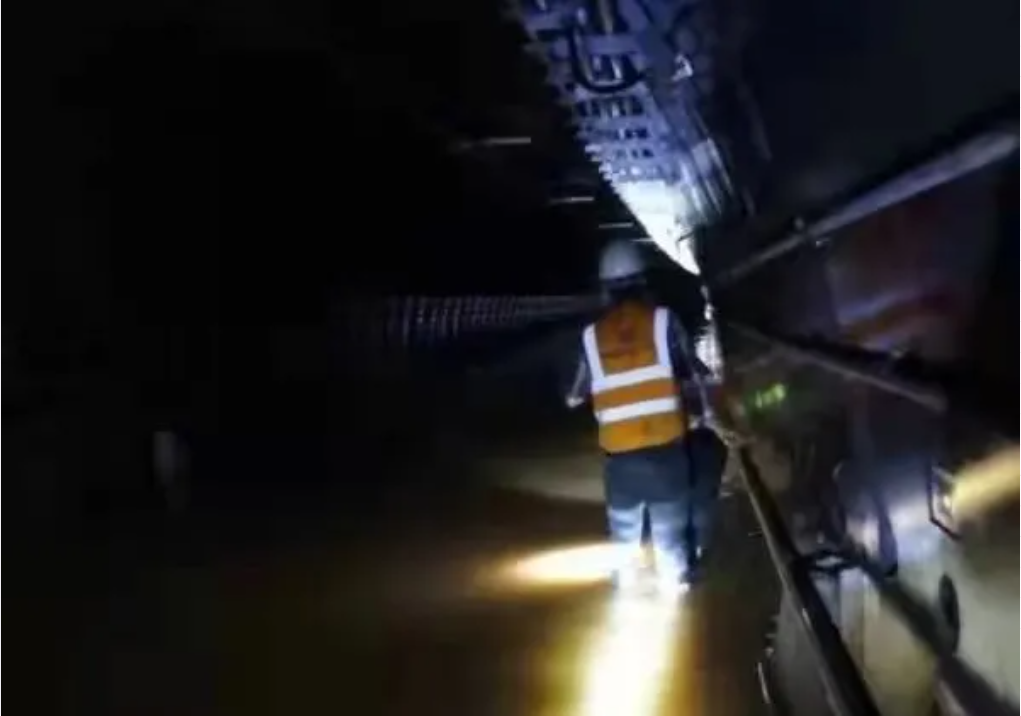 郑州地铁3号线山大华天检修EPS电源